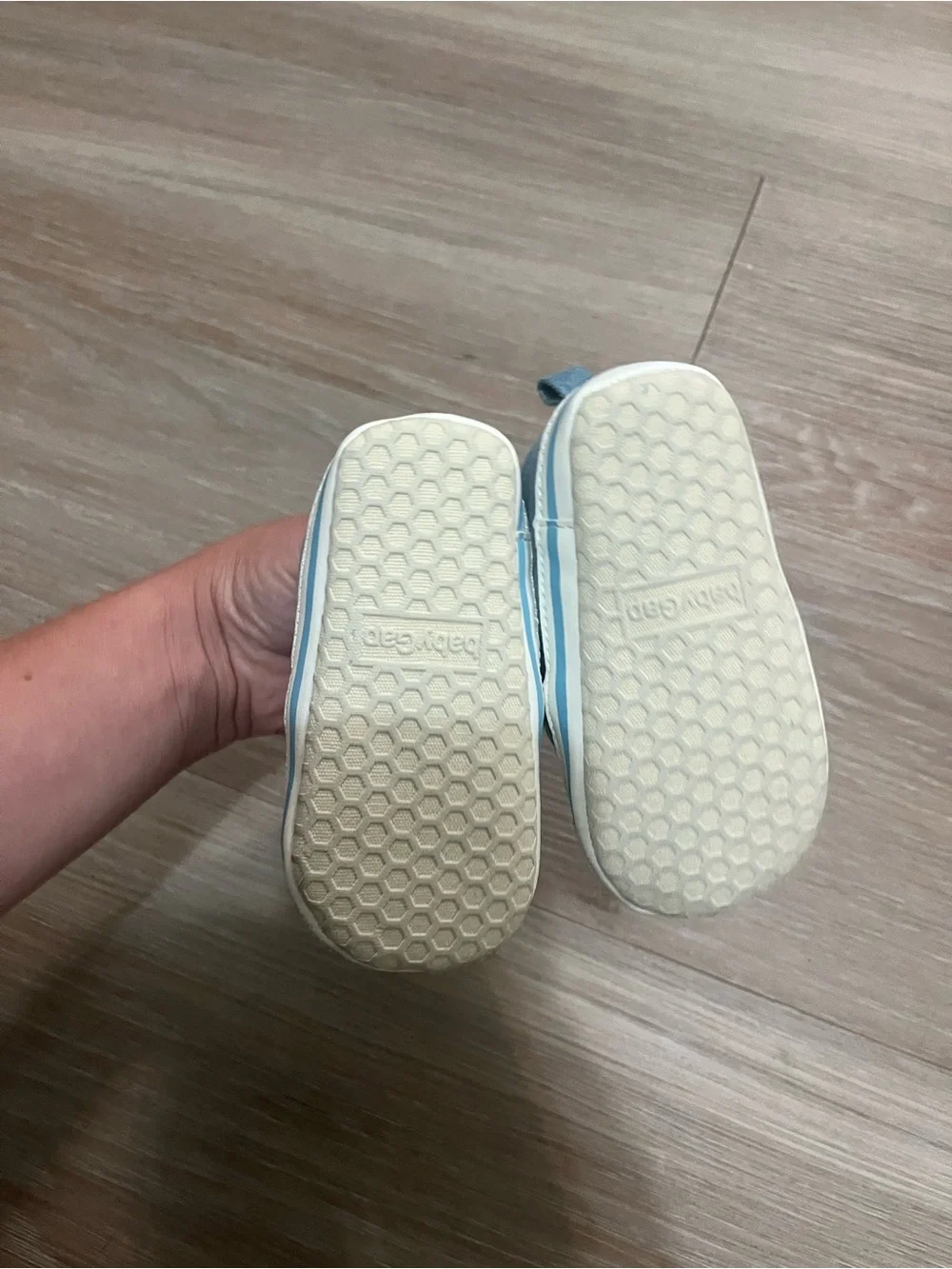 GAP denim Light Blue Slip-On Canvas Baby Shoes new never worn 12-18 months